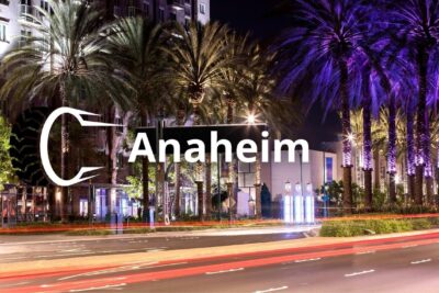 Foto de la ciudad de Anaheim a lo lejos. ¿buscas una llantera en Anaheim?