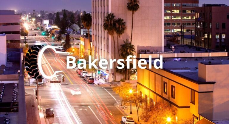 Foto de la ciudad de Bakersfield a lo lejos. ¿buscas una llantera en Bakersfield?