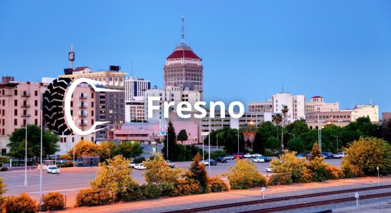 Foto de la ciudad de Fresno a lo lejos. ¿buscas una llantera en Fresno?
