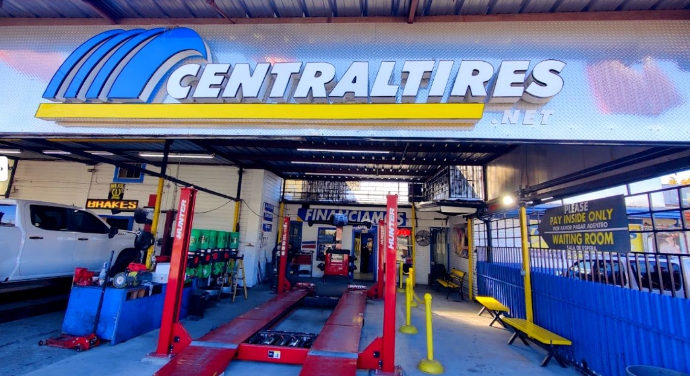 Foto del exterior de la llantera Central Tires Hosuton. 